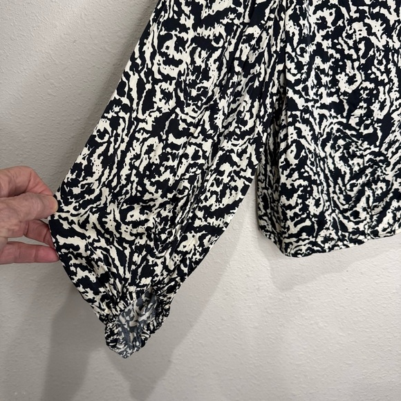 H&M Patterned Blouse Wide Long Sleeves Short Black & Cream Women’s Size Large - Picture 3 of 15